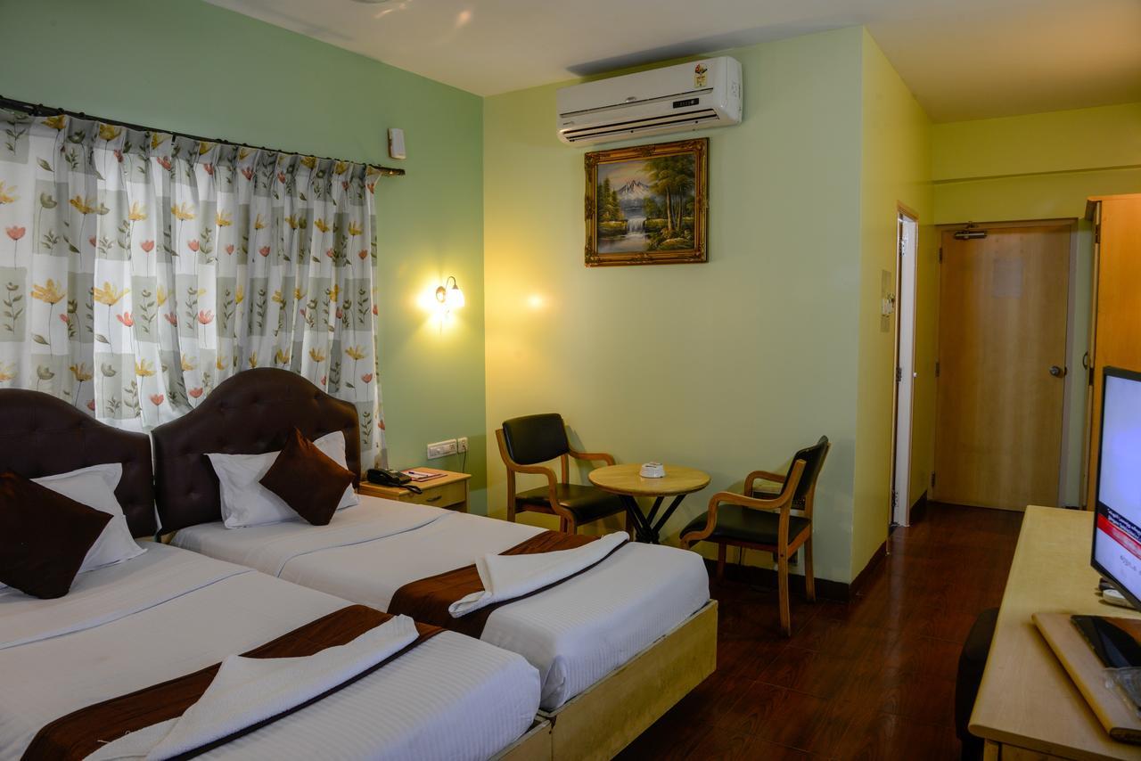 Oyo 14933 Rpr Residency Hotel Ченай Екстериор снимка