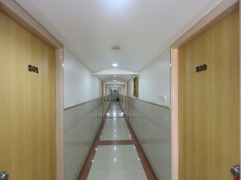 Oyo 14933 Rpr Residency Hotel Ченай Екстериор снимка