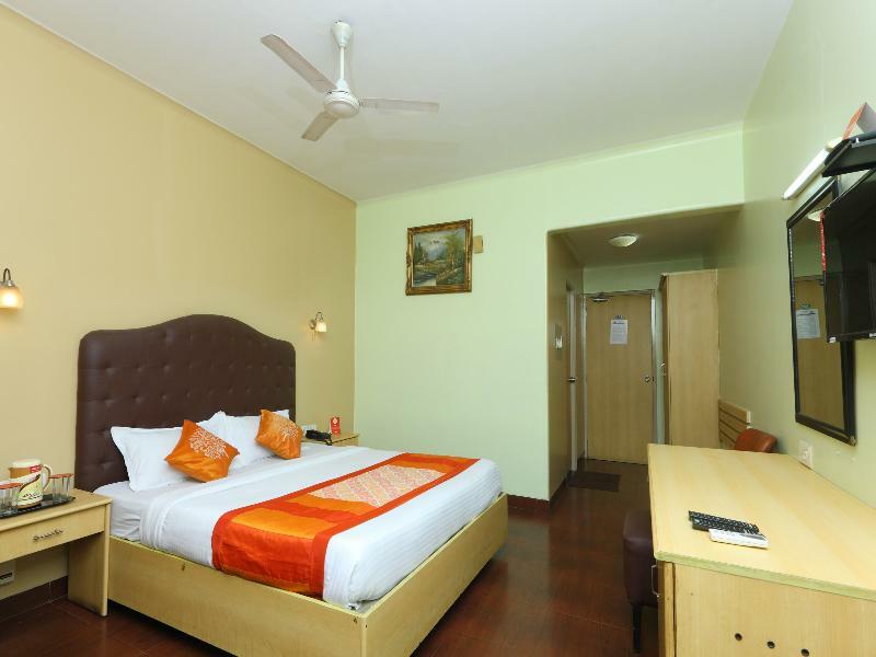 Oyo 14933 Rpr Residency Hotel Ченай Екстериор снимка