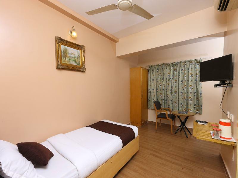 Oyo 14933 Rpr Residency Hotel Ченай Екстериор снимка