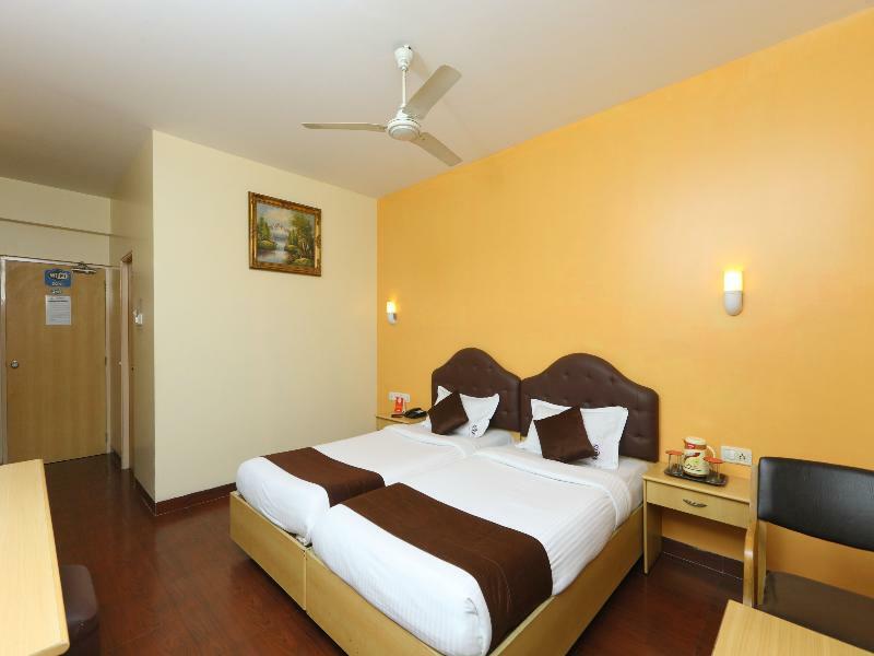 Oyo 14933 Rpr Residency Hotel Ченай Екстериор снимка