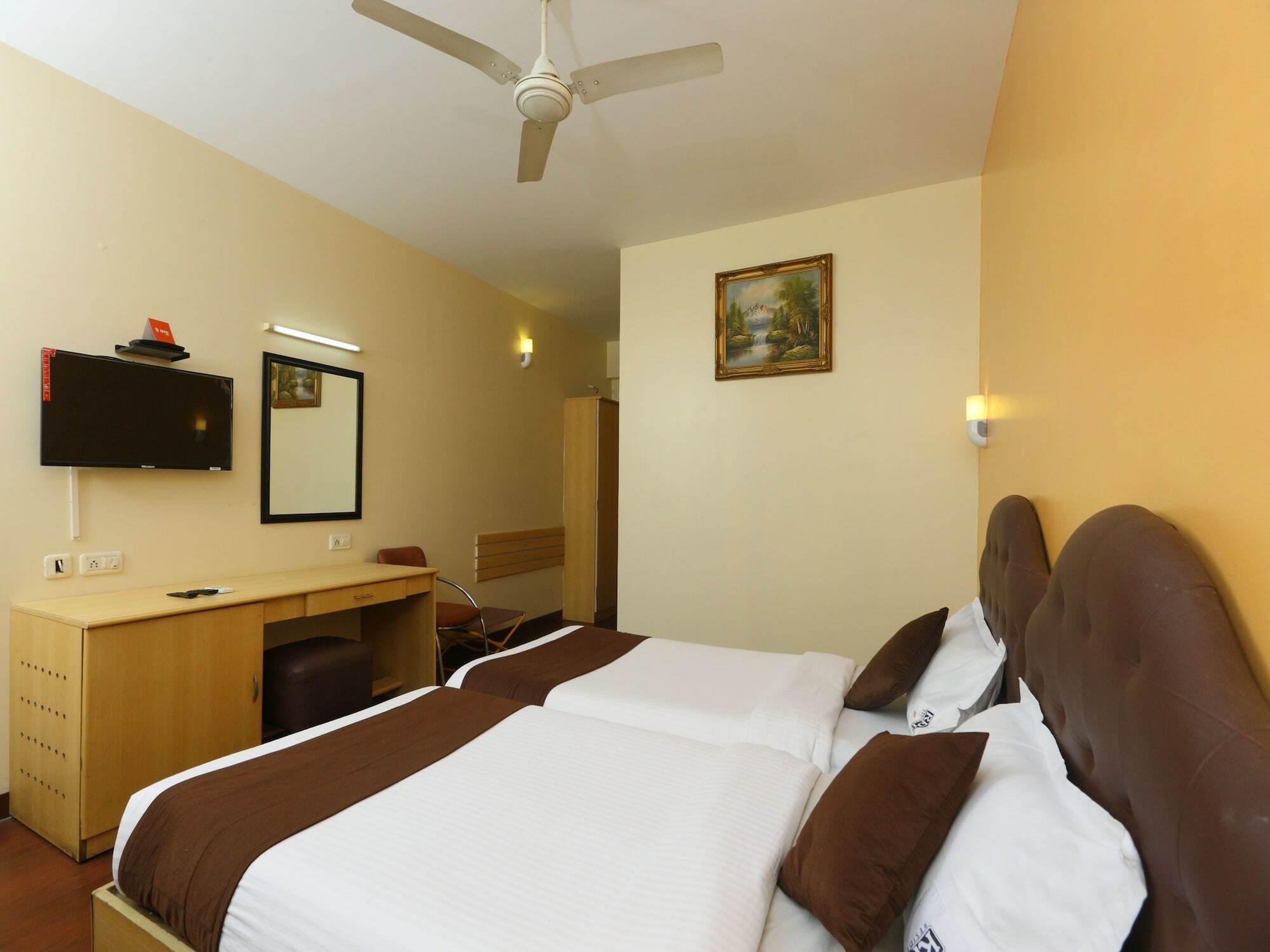 Oyo 14933 Rpr Residency Hotel Ченай Екстериор снимка
